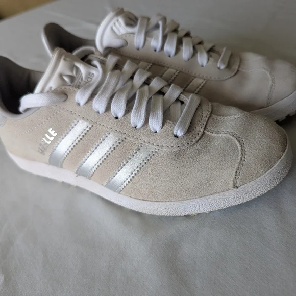 Adidas Gazelle Women's Spikeless Golf Shoes - Picture 12 of 16